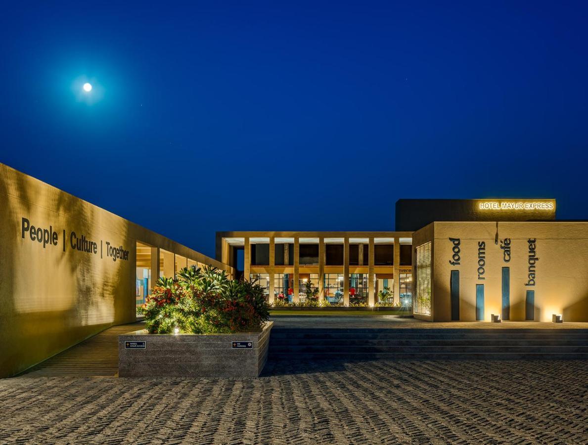 Hotel Mayur Express Sangamner Exterior foto